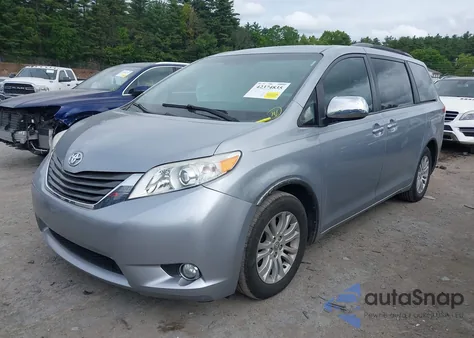 2013 Toyota Sienna Xle V6 8 Passenger z USA, uszkodzony, nr VIN 5TDYK3DC2DS395336